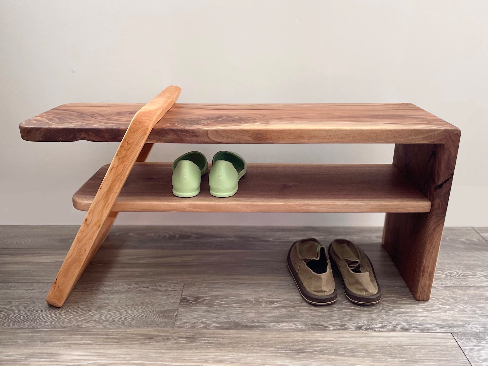 Shoe bench